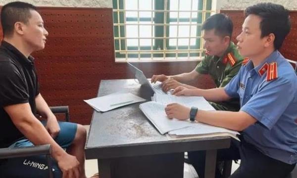 Mẹ bị tai nạn, con cầm dao đến nhà đối phương đòi tiền bồi thường