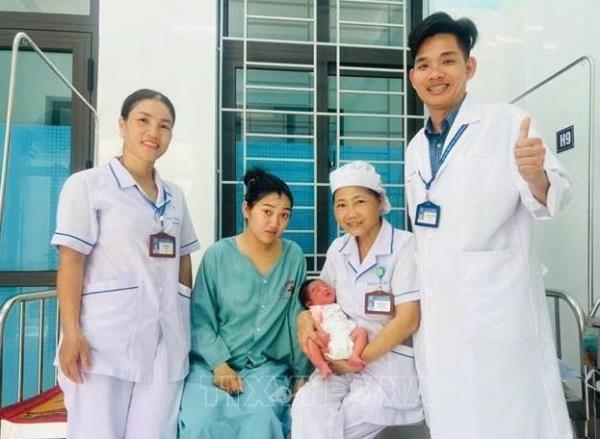Kịp thời cứu sống sản phụ bị băng huyết khi sinh con trên xe khách