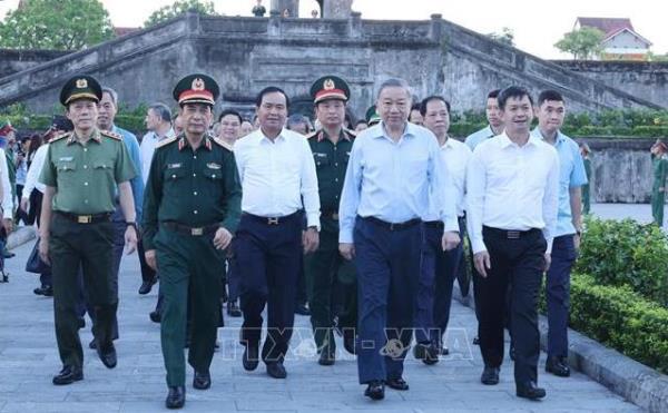 Tổng Bí thư, Chủ tịch nước Tô Lâm dâng hương tưởng nhớ các anh hùng liệt sĩ tại Quảng Trị