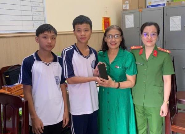 Gương sáng về lòng trung thực