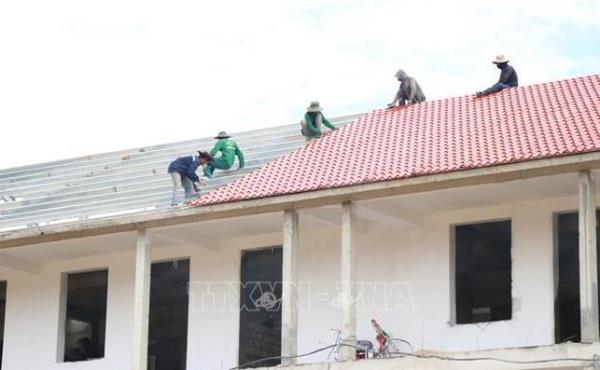 Hơn 3.000 người chạy đua với thời gian xây trường vùng biên