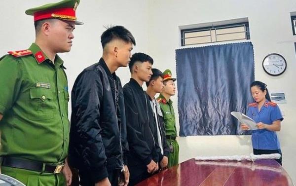 Kéo đồng bọn đi đánh ghen