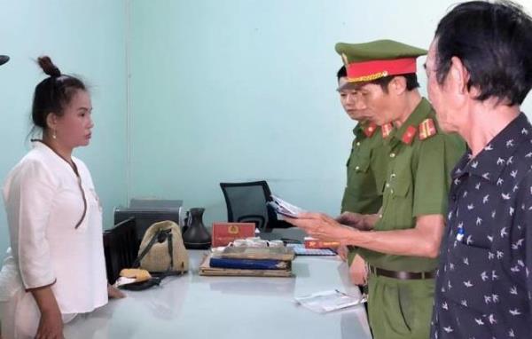 Nữ quái dùng chứng minh nhân dân giả ký kết hợp đồng kinh doanh