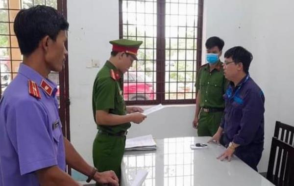 Nhân viên sân bay lừa chạy việc