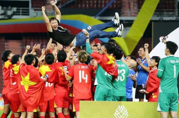 HLV Kim Sang-sik và cộng sự Hàn Quốc được Thủ tướng Chính phủ tặng Bằng khen