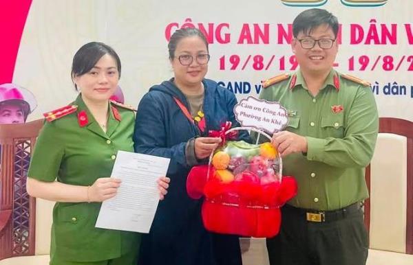 Hết lòng vì dân