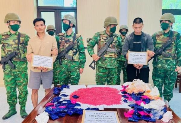 Triệt phá chuyên án ma túy, bắt 2 đối tượng gùi 24.000 viên hồng phiến