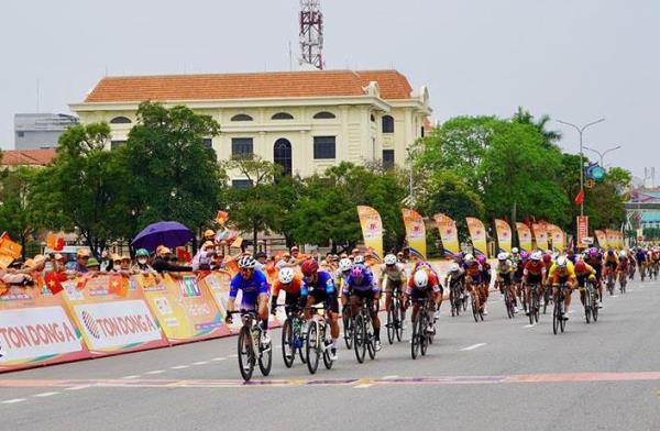 Tay đua Nick Kergozou về nhất chặng 7