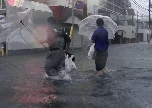 Bão Dujuan gây thương vong, hàng triệu người được khuyến cáo sơ tán tại Nhật Bản