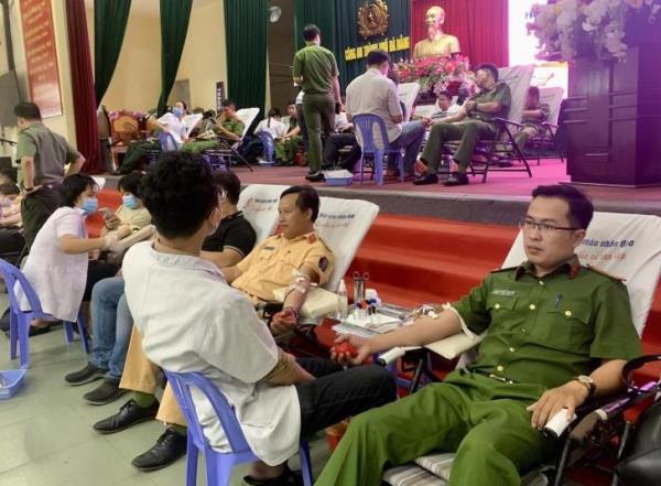Công an TP Đà Nẵng vận động hiến gần 450 đơn vị máu đợt 2 năm 2023