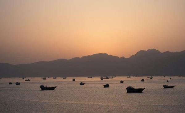 Ông Trump phát động Chiến dịch Tự do tại eo biển Hormuz, nguy cơ leo thang hiện hữu