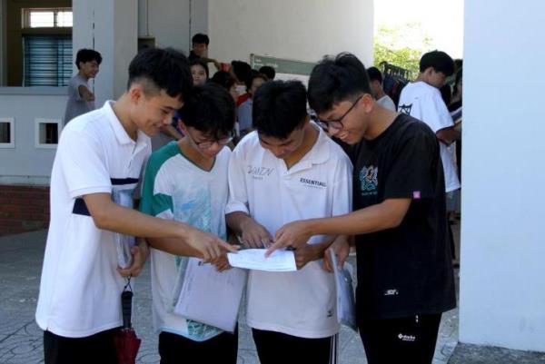 Tuyển sinh Đại học 2023: Dự báo điểm chuẩn xét tuyển điểm thi Tốt nghiệp Trung học Phổ thông biến động nhẹ