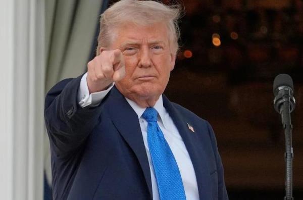 Ông Trump ký sắc lệnh cấm công dân một số quốc gia nhập cảnh