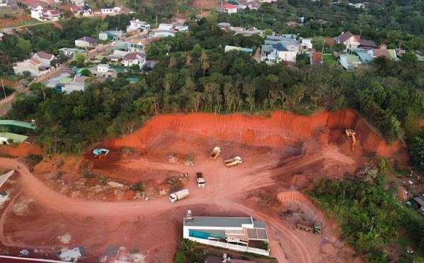 Nhà thầu khai thác trái phép 50.000 khối đất để thi công công trình