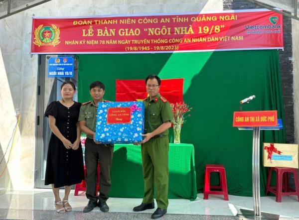 Quảng Ngãi bàn giao Ngôi nhà 19-8