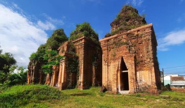 Mới trùng tu, khu di tích tháp Chăm Khương Mỹ đã bị muối hóa, rêu mốc?