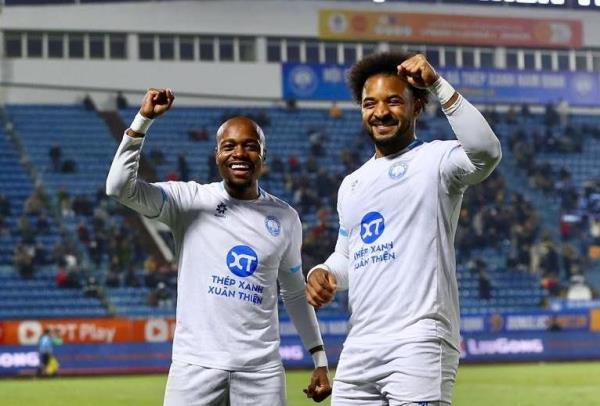 Percy Tau chia tay T. Nam Định