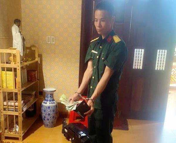 Giả dạng bộ đội đi trộm