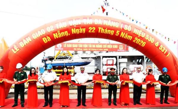Bàn giao 2 tàu vận tải đa năng cho Quân chủng Hải quân