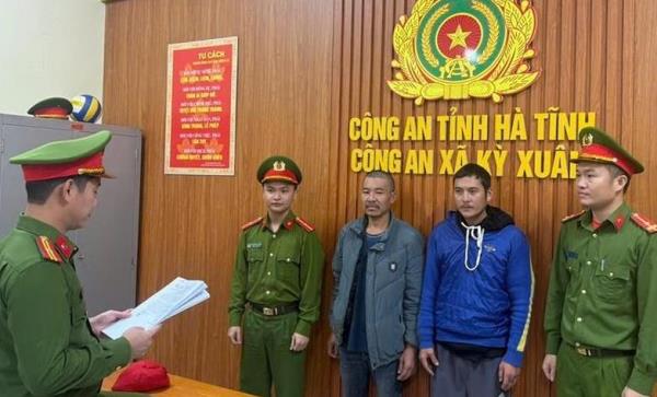 Cáo đầu đen sa lưới