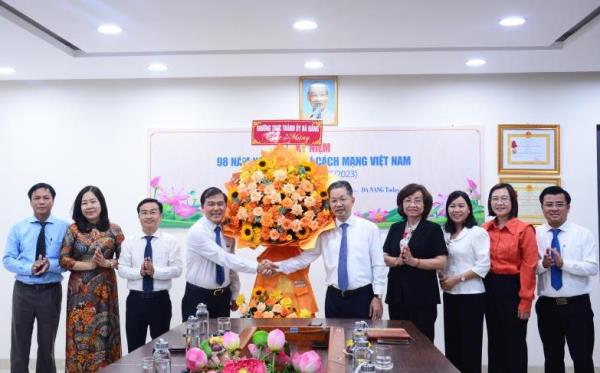 Bí thư Thành ủy Đà Nẵng Nguyễn Văn Quảng thăm, chúc mừng Báo Đà Nẵng nhân ngày Báo chí cách mạng Việt Nam
