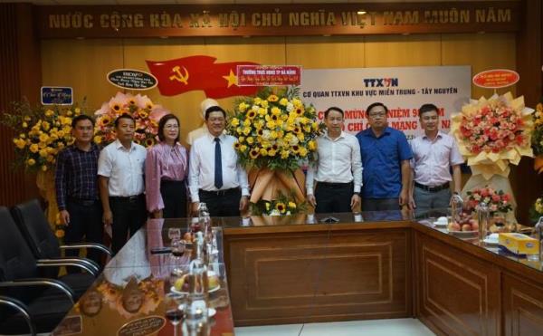 Lãnh đạo HĐND TP Đà Nẵng thăm, chúc mừng cơ quan báo chí