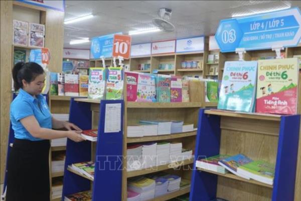 Đã chuẩn bị đầy đủ sách giáo khoa, cung ứng tới các địa phương trong cả nước