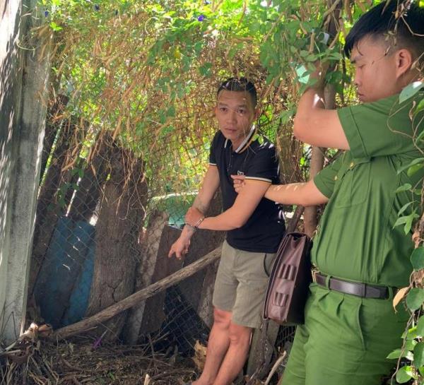 Truy nóng nghi phạm dùng dao cướp vàng của chủ tiệm quần áo