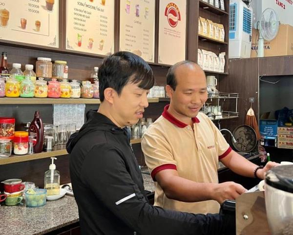 Gặp 8X đời đầu và giấc mơ cà-phê quốc dân của Đà Nẵng