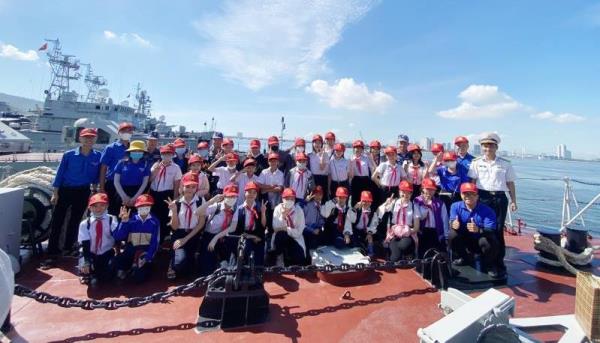 Học sinh Đà Nẵng trải nghiệm hành trình Em yêu biển đảo quê hương