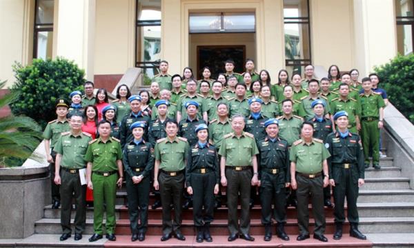 Bộ Công an trao quyết định cho 3 sĩ quan tham gia hoạt động gìn giữ hòa bình Liên hợp quốc tại Nam Sudan