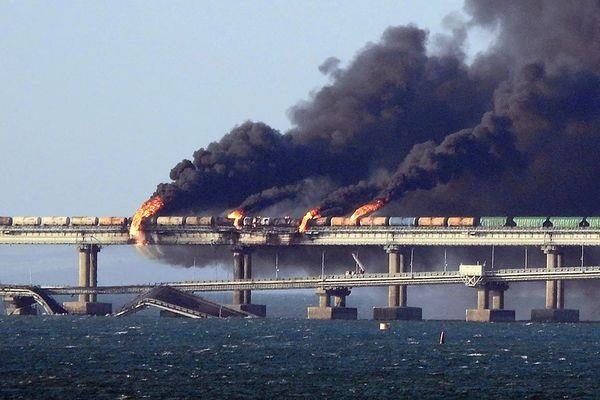 Nga tuyên bố sẽ đáp trả vụ tấn công cầu Crimea