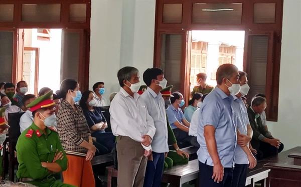 Xét xử cựu Phó Chủ tịch Thường trực UBND tỉnh Phú Yên và đồng phạm