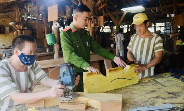 Hướng thiện bằng tình người