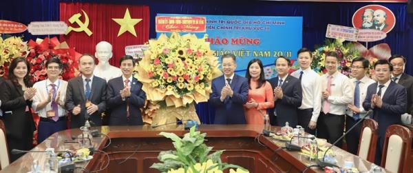 Bí thư Thành ủy Đà Nẵng thăm, chúc mừng Học viện Chính trịkhu vực 3