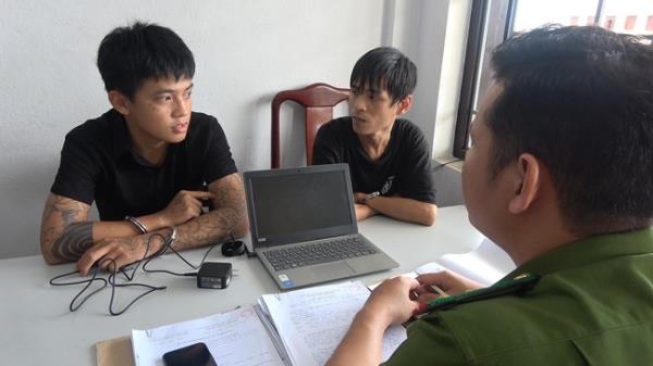 Đột nhập ô-tô khoắng của