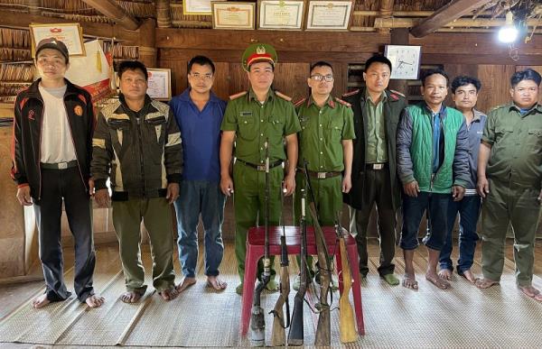 Vào tận thôn, bản vận động, thu hồi 70 khẩu súng các loại