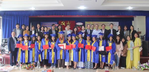 Trường cao đẳng bách khoa Đà Nẵng: Trao bằng tốt nghiệp và khai giảng năm học mới