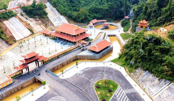 Ký kết hợp tác vận chuyển khách từ Đà Nẵng đến Khu du lịch sinh thái Cổng Trời