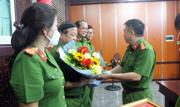 Chủ tịch UBND TP Đà Nẵng khen thưởng 3 đơn vị thuộc Công an TP Đà Nẵng