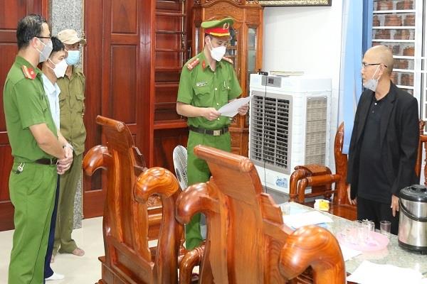 Thầy bói giở quẻ lừa tiền tỷ