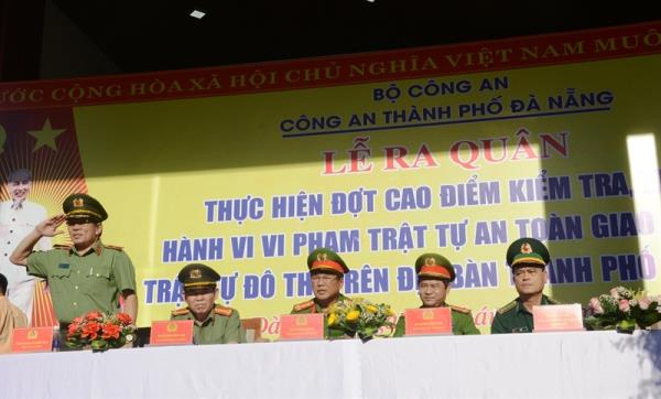 Công an TP Đà Nẵng đồng loạt ra quân đảm bảo Trật tự ATGT