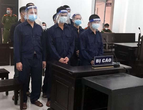 Kéo vây cánh đi giết người chỉ vì nghi ngờ