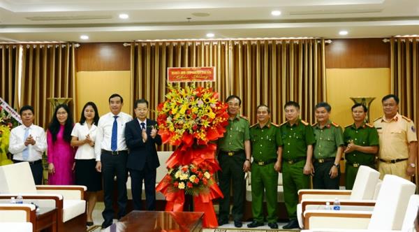 Lãnh đạo TP Đà Nẵng chúc mừng Công an TP nhân kỷ niệm Ngày truyền thống lực lượng Cảnh sát nhân dân (20-7-1962 - 20-7-2022)