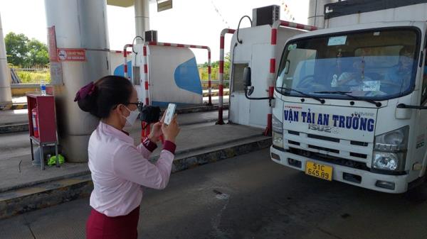 Máy quét gặp lỗi, xe ùn ứ kéo dài khi vào cao tốc