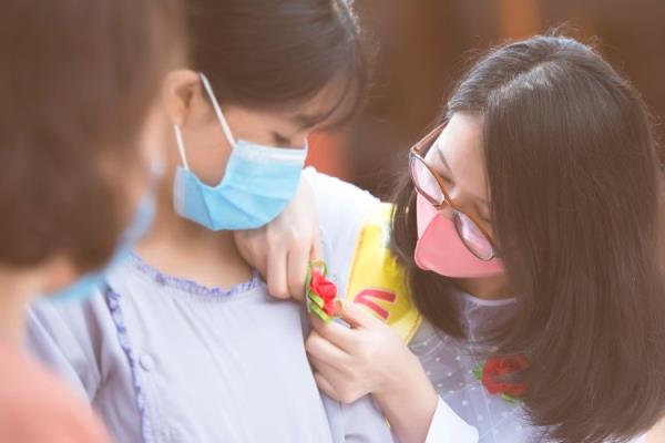 Phải về bên mẹ