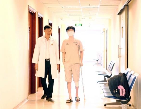 Thực hiện thành công ca phẫu thuật kéo dài chân 13cm cho bệnh nhân ung thư xương