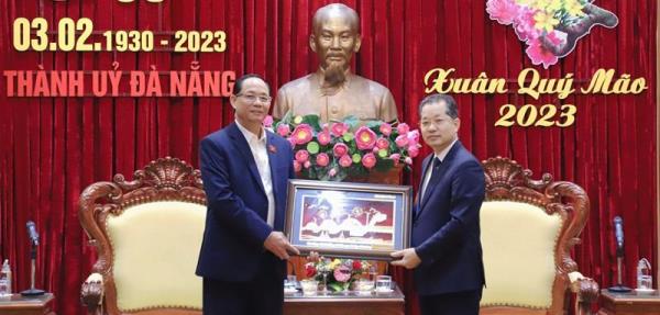 Phó Chủ tịch Quốc hội Trần Quang Phương chúc Tết thành phố Đà Nẵng và Bộ Tư lệnh Quân khu 5