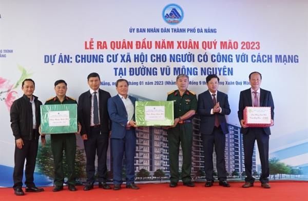 Phó Bí thư thường trực Thành ủy Lương Nguyễn Minh Triết dự Lễ ra quân đầu xuân tại các công trình xây dựng
