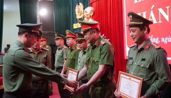 Nhiều tập thể, cá nhân được Bộ Công an, Giám đốc Công an TP khen thưởng